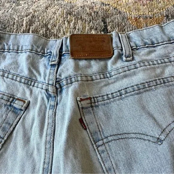 Woman’s Levi size 545 light wash size 10 jean shorts - Picture 4 of 6